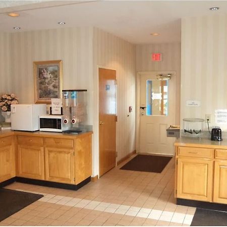 Amerivu Inn And Suites - Siler City Restaurant photo